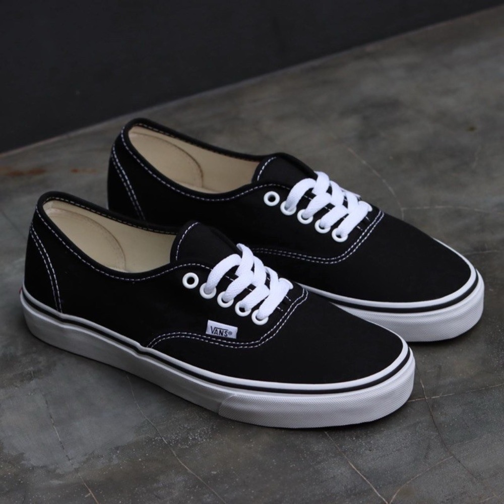 Black classic vans lace up skater shoes women’s size 8.5